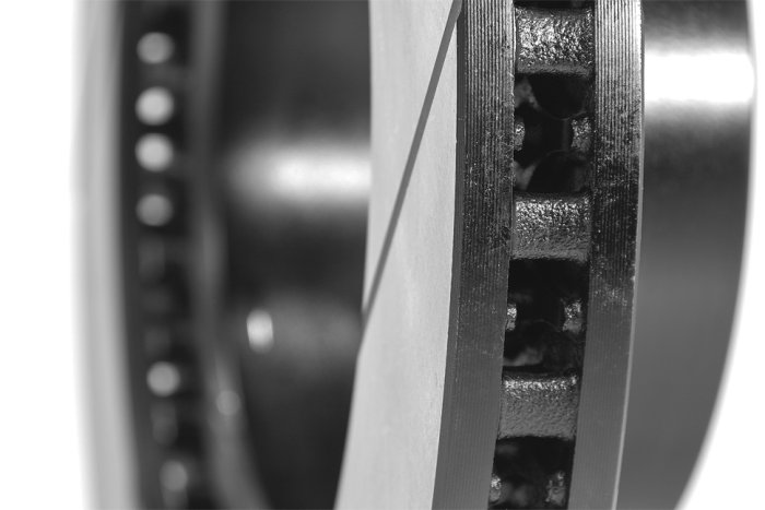 КОМПЛЕКТ ПЕРЕДНИЙ Тормозные диски DC Brakes+колодки HD+ Toyota LC200, Lexus LX450D, LX570 2015+ продвинутая вентиляция