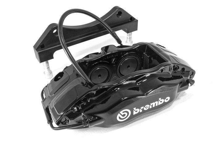 Комплект суппортов 2 шт. Brembo 4 поршня+адаптеры+армир. торм. шланги (2 шт) ЧЕРНЫЕ VAG-B4B-GN3BK