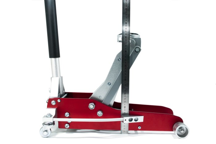 Домкрат алюминиевый max 1,5 т. Подхват 85mm; Подъём max 365mm. Вес 12,8kg. Racing Jack 63098