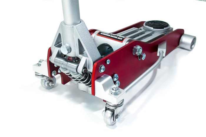 Домкрат алюминиевый max 1,5 т. Подхват 85mm; Подъём max 365mm. Вес 12,8kg. Racing Jack 63098