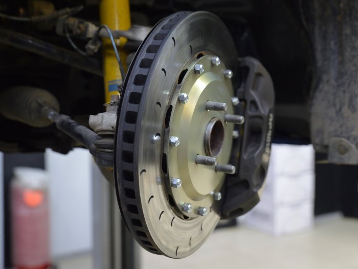 Тормозная система передняя 330x28mm, AP Racing 4 поршня, Mazda MX-5 ND; FIAT 124 Spider