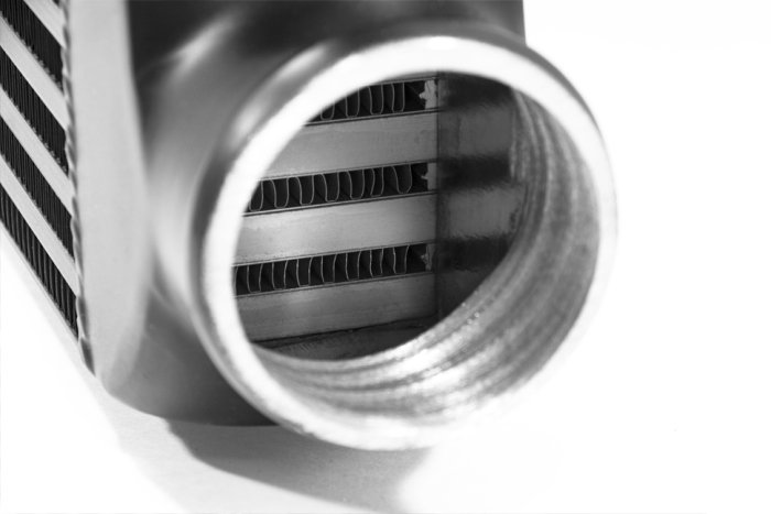 Интеркулер универсальный BlackRock Lab UN-INT-0103; размер 600*300*76mm; выход 76mm; Bar Plate