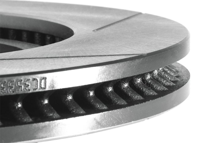 КОМПЛЕКТ ПЕРЕДНИЙ Тормозные диски +колодки DC Brakes Toyota Camry V70,2018-; RAV4 2019->