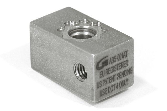 Тройник ABS Goodridge 2 х adapter crimp,- M10*1mm (обратный конус)  крепеж отв. 6mm, D-03 ABS-001AT