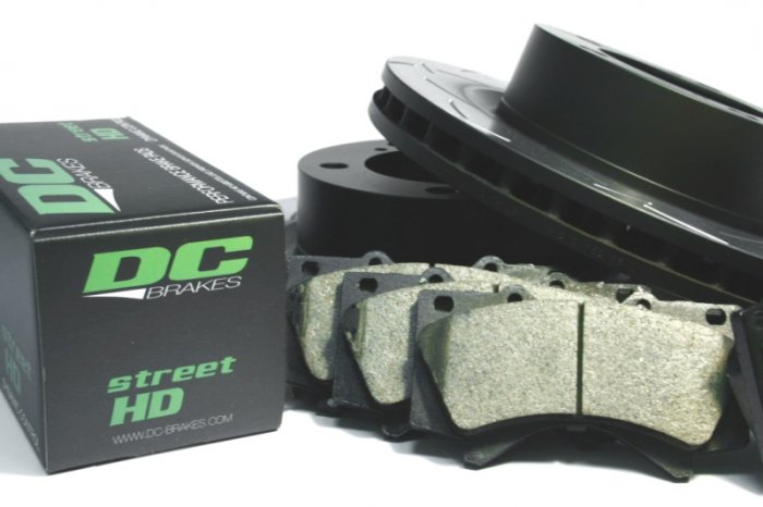 КОМПЛЕКТ ПЕРЕДНИЙ: Тормозные диски DBA 42722S T3 + колодки  DC brakes sHD  Toyota  LC200,Lexus LX570