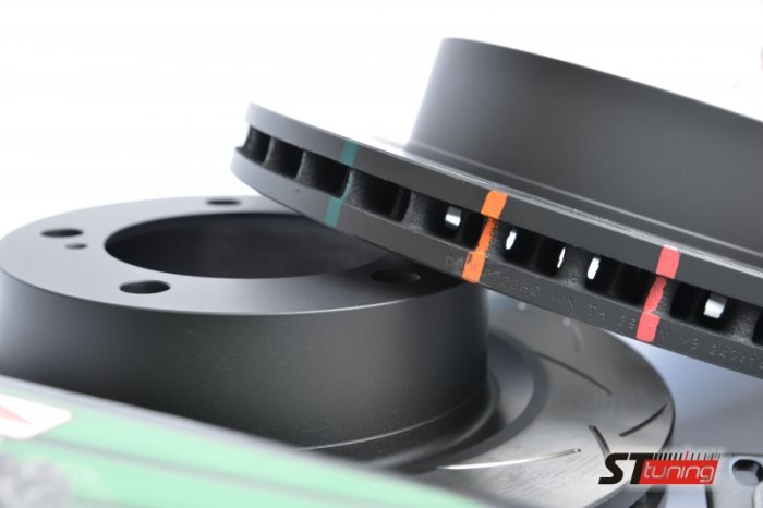 КОМПЛЕКТ ПЕРЕДНИЙ: Тормозные диски DBA 42722S T3 + колодки HAWK LTS HB589Y Toyota  LC200,Lexus LX570