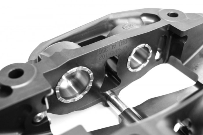 Суппорт AP Racing CP9450-3S4L Pro5000R Radi-CAL 4 поршня