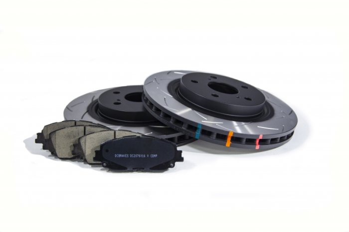 КОМПЛЕКТ ПЕРЕДНИЙ:Торм. диски DBA42744S T3+колодки DCbrakes STR.S Toyota Camry V70 2017->